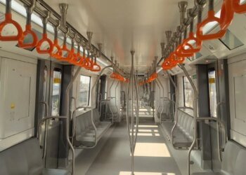 उम्मीदों पर फिरा पानी, दो महीने में ही ट्रैक पर ‘खाली’ दौड़ रही मेट्रो ट्रेन, सूने पड़े स्टेशन