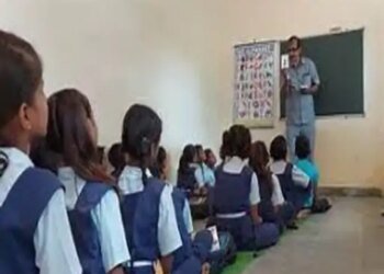 कैग की रिपोर्ट में खुलासा:स्कूल शिक्षा के मामलों में भी विद्यालय का भवन, भूमि, चल-अचल संपत्ति और स्टाफ नहीं दिया