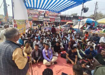 न्यूनतम वेतन देने श्रमायुक्त का आदेश नहीं मानते कलेक्टर