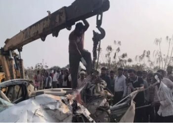 धमतरी में बस-कार की भिड़ंत, CRPF के तीन जवानों समेत 4 की मौत