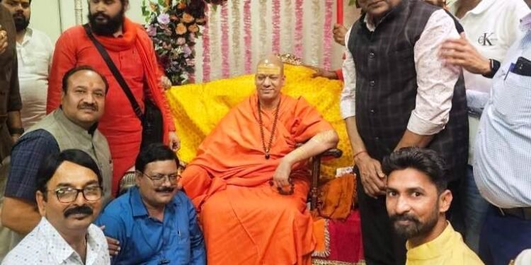 वर्ल्ड ब्राह्मण फेडरेशन के प्रतिनिधिमंडल ने महामंडलेश्वर कैलाशानंद गिरि से लिया आशीर्वाद