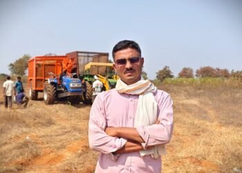 बालोद जिले के गन्ना किसानों के लिए वरदान बनी प्रदेश की पहली हार्वेस्टर मशीन