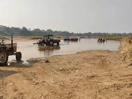 बिलासपुर में अवैध रेत खनन का ड्रोन :प्रतिबंध के बाद भी अरपा नदी में उत्खनन जारी