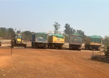 अवैध उत्खनन : एक जेसीबी, एक ट्रेक्टर और चार हाईवा जब्त