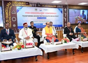 ट्रांजैक्शन नहीं, ट्रांसफॉर्मेशन बने जीवन का लक्ष्य : राज्यपाल डेका