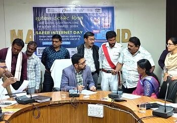 कलेक्टर ने जन चौपाल में सुनी लोगों की समस्याएं