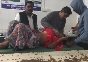 रामानुजगंज में मवेशी को बचाने के चक्कर में बाइक गिरी:अस्पताल की महिला सफाई कर्मचारी घायल