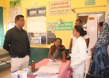 कलेक्टर ने प्राथमिक स्वास्थ्य केंद्र कोसीर का निरीक्षण कर लिया स्वास्थ्य सुविधाओं का जायजा