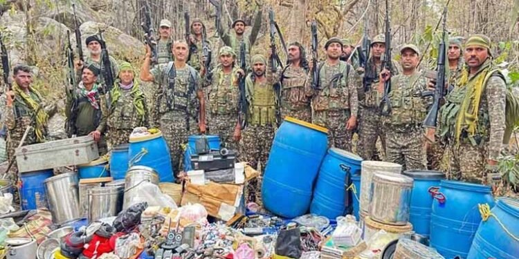 अबूझमाड़ में सुरक्षाबलों की बड़ी कार्रवाई, नक्सलियों का डंप और प्रेशर कुकर IED बरामद