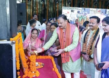 आस्था, संस्कृति और विकास का संगम बना अमृतधारा महोत्सव, भव्य आयोजन में उमड़ा जनसैलाब