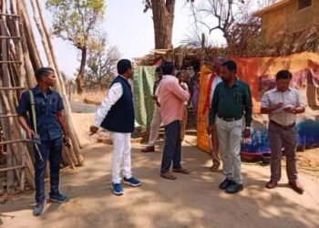 विशेष पिछड़ी जनजाति परिवारों से मिले जनजाति आयोग के अध्यक्ष मंडावी