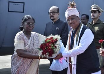 राष्ट्रपति द्रौपदी मुर्मू का जगदलपुर के मां दंतेश्वरी एयरपोर्ट में आत्मीय स्वागत