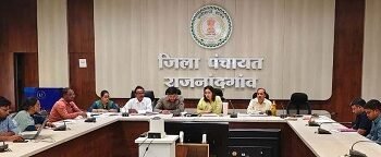 सीईओ ने योजनाओं एवं विकास कार्यों के प्रगति की समीक्षा की