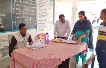 कलेक्टर ने 12वी बोर्ड परीक्षा केंद्रों का निरीक्षण किया