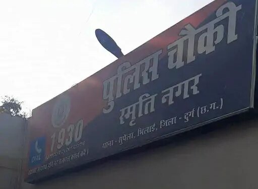 दुर्ग परीक्षा देने आई युवती के जेवर चोरी:गेट के बाहर स्कूटी की डिग्गी से पर्स ले गए चोर, राजनांदगांव से आई थी युवती