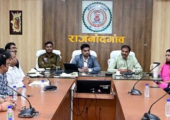 कलेक्टर की अध्यक्षता में चेंबर ऑफ कॉमर्स, समाजसेवी, व्यापारी संघ, बिल्डर्स, कॉलोनाइजर्स और कॉलोनियों के प्रतिनिधियों की हुई बैठक