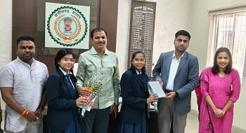 महापौर एवं कलेक्टर से परीक्षा पे चर्चा कार्यक्रम में शामिल छात्रा पूनम साहू एवं नम्रता रजक ने की मुलाकात