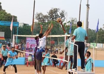 अखिल भारतीय वॉलीबॉल प्रतियोगिता के दूसरे दिन सुबह खेले गए चार मैच