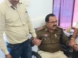 SI रिश्वत लेते पकड़ाया, मर्डर-केस में फंसाने की धमकी देकर 50 हजार मांगे