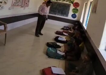 नशे की हालत में स्कूल पहुंचे हेडमास्टर सस्पेंड