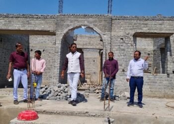 कलेक्टर ने बिलाईगढ़ ब्लॉक के निर्माण कार्यों का किया आकस्मिक निरीक्षण