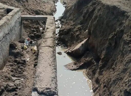 नहर टूटने से तीन गांवों के किसान प्रभावित:रामानुजगंज में खेतों में पानी नहीं मिलने से फसलें सूखने की कगार पर