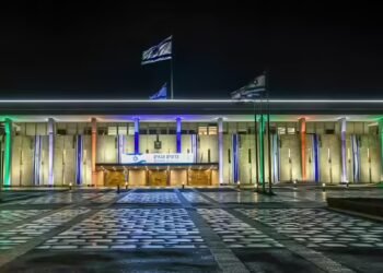 PM मोदी के दौरे से पहले भारतीय तिरंगे के रंग में नहाई इजरायली संसद, विपक्षी नेता ने की भारत की तारीफ