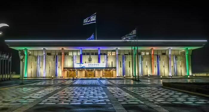 PM मोदी के दौरे से पहले भारतीय तिरंगे के रंग में नहाई इजरायली संसद, विपक्षी नेता ने की भारत की तारीफ