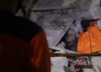 ठाणे में इमारत की गिरी स्लैब, तीन घायल, 80 लोग निकाले गए, बिल्डिंग की गई सील