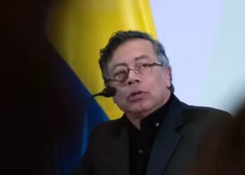 ‘मैं मारे जाने से बच गया’, कोलंबिया के राष्ट्रपति का दावा, समुद्र के ऊपर हेलीकॉप्टर ले जाकर बचाई जान