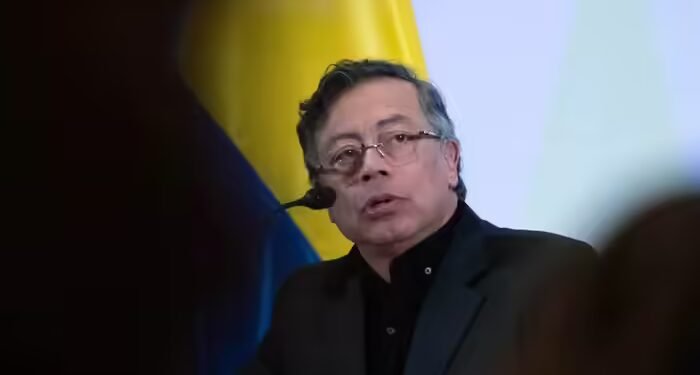 ‘मैं मारे जाने से बच गया’, कोलंबिया के राष्ट्रपति का दावा, समुद्र के ऊपर हेलीकॉप्टर ले जाकर बचाई जान