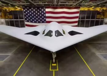 अमेरिकी सेना में चीन को रोकने की क्षमता नहीं, तुरंत 200 नए B-21 बॉम्बर बनाने की मांग, रिपोर्ट