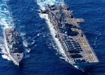 अमेरिका ने ईरान पर बढ़ाया सैन्य घेरा, जंगी जहाजों के साथ लड़ाकू विमानों का जमावड़ा, वेनेजुएला जैसे हमले की तैयारी?