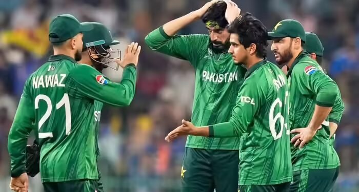 क्यों उस्मान तारिक को डर-डरकर गेंद थमाई? भारत से हार के बाद पाकिस्तानी कोच ने दिया ये जवाब