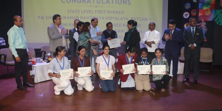 “देखो अपना देश” के अंतर्गत ब्रोशर प्रतियोगिता में राज्य स्तरीय पुरस्कारों का किया वितरण
