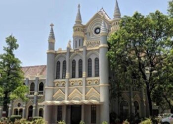 भ्रूण लेकर MP हाईकोर्ट पहुंचा युवक बोला- 200 करोड़ के फर्जीवाड़े की शिकायत पर हो रहीं संदिग्ध घटनाएं और हमले