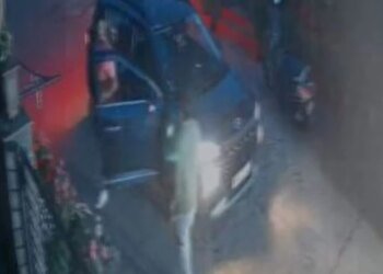 एडीजी के घर के सामने हाई वोल्टेज ड्रामा, आपस में भिड़े दो युवक, सुरक्षाकर्मी को दी जान से मारने की धमकी