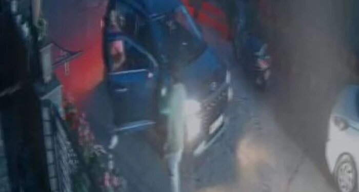 एडीजी के घर के सामने हाई वोल्टेज ड्रामा, आपस में भिड़े दो युवक, सुरक्षाकर्मी को दी जान से मारने की धमकी