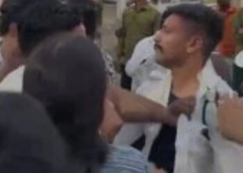 पिकनिक मनाकर लौटे रेलकर्मियों का उत्पात, चेकिंग के दौरान सिपाही की फाड़ी वर्दी, लात-जूतों से किया लहूलुहान