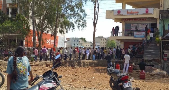 भोपाल के होटलों-ढाबों को बड़ी राहत, 15 दिन बाद कमर्शियल सिलिंडरों की आपूर्ति शुरू, इंडेन ने जारी किए 700 सिलिंडर