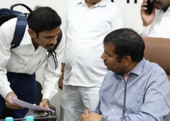 भोपाल में डॉक्टर की लापरवाही से गरीब पर चढ़ा 80 हजार कर्ज, वेतन कटौती की मांग