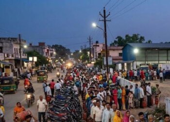 भोपाल में गैस के लिए ‘महायुद्ध’, दुकान खुलने से पहले ही लगी लंबी कतारें, सिलिंडर के लिए घंटों इंतजार