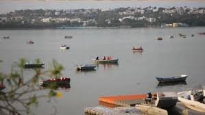 भोपाल के बड़ा तालाब पर अतिक्रमण:सर्वे टीम पहुंची तो 11 अतिक्रमण मिले, एफटीएल से 50 मीटर के दायरे में