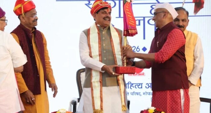 ‘आक्रांता आए पर हमारी हस्ती नहीं मिटी’, मुख्यमंत्री निवास पर गूंजा गुड़ी पड़वा का उत्साह; सीएम ने पहना ‘पेशवाई साफा’