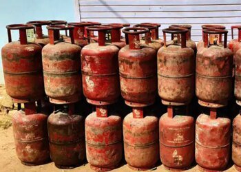 सरकार कह रही-कमी नहीं, लोग अभी भी लाइन में खड़े:बुकिंग हो चुकी, बिल जनरेट… फिर भी 50 हजार लोगों को सिलेंडर का इंतजार