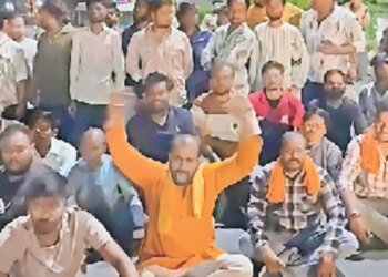 भोपाल में काली मंदिर के सामने मिली गोवंश के अवशेष से भरी बोरी, हिन्दू संगठन ने किया चक्काजाम