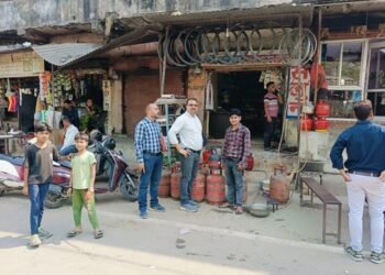 एलपीजी, पेट्रोल और डीजल का पर्याप्त स्टॉक उपलब्ध, घबराने की जरूरत नहीं