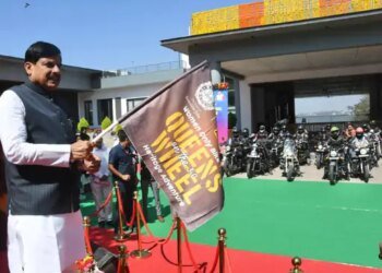 क्वींस ऑन द व्हील्स’ को CM ने दिखाई हरी झंडी:देश की 25 महिला बाइकर्स MP घूमेंगी