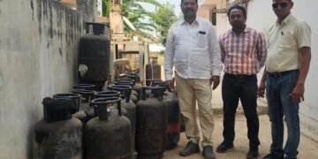 गैस सिलेंडरों की कालाबाजारी पर प्रशासन सख्त, होटल संचालक पर मामला दर्ज