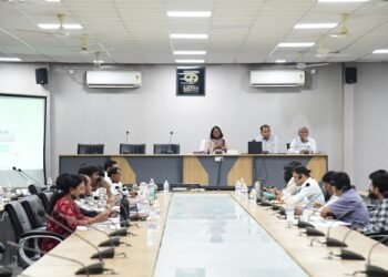 कलेक्टर ने साप्ताहिक समय-सीमा की बैठक ली